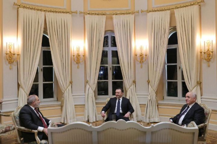 Əsədov və Paşinyan görüşüb
