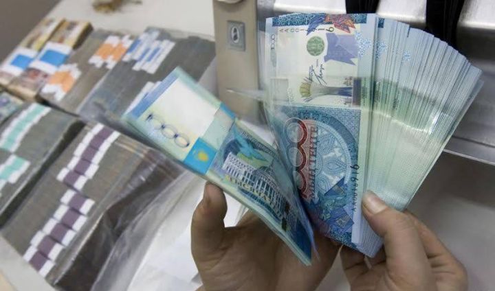 Qazaxıstan istehlak kreditlərinin verilməsini məhdudlaşdırır