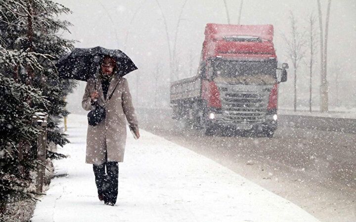 Qarlı hava şəraiti sabah da davam edəcək, yollar buz bağlayacaq