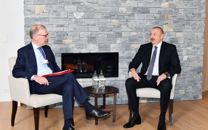 İlham Əliyev nəhəng pivə şirkətinin prezidenti ilə görüşüb