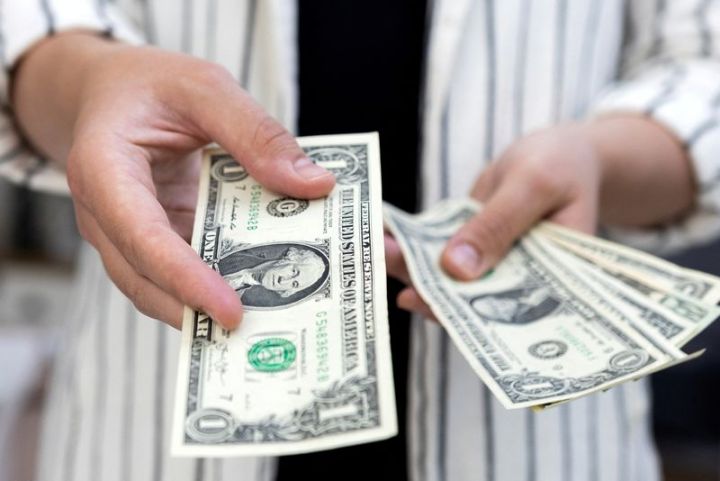Bugünkü valyuta hərracında da banklar dollar sifariş etmədilər