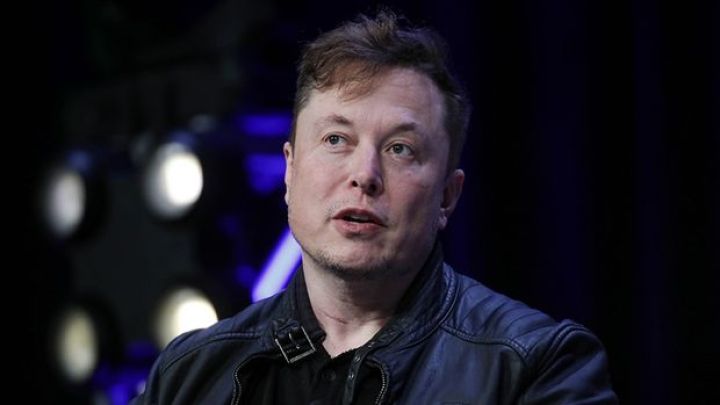 İlon Maskdan Apple cihazlarını qadağan etmək planı