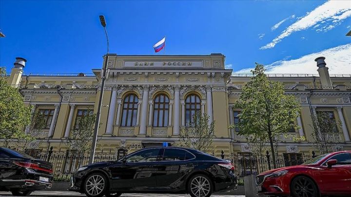 Rusiya Mərkəzi Bankından neftin qiyməti ilə bağlı xəbərdarlıq