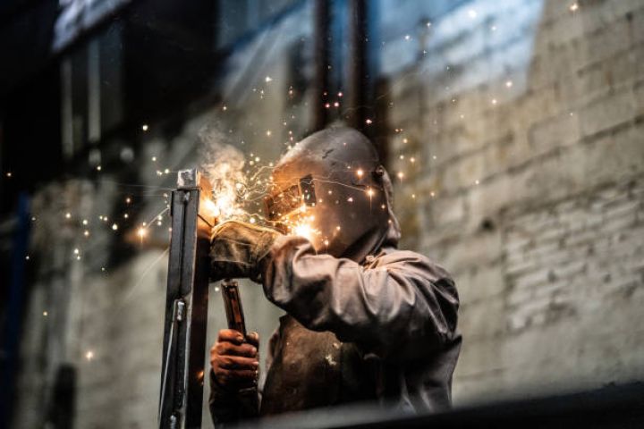 "Universal Metal"ın satışdan gəliri 2 dəfədən çox artıb, Şirkət zərərdən mənfəətə keçib