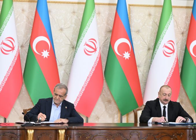 Azərbaycan ilə İran arasında imzalanmış sənədlər mübadilə edilib