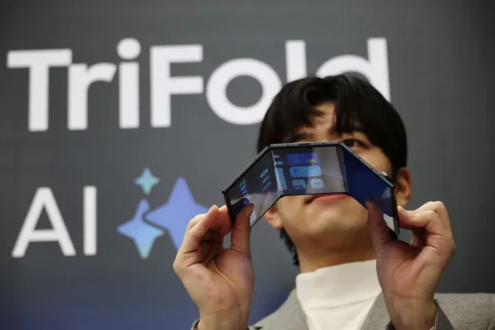 Samsung-dan ilk daha çox qatlana bilən telefon: Qiyməti bəlli oldu