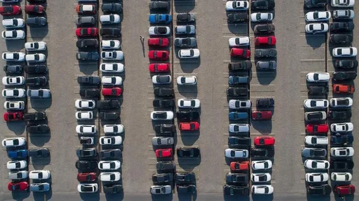 Avropada elektrik avtomobillərinin satışı artıb, Tesla-nın satışı isə kəskin azalıb