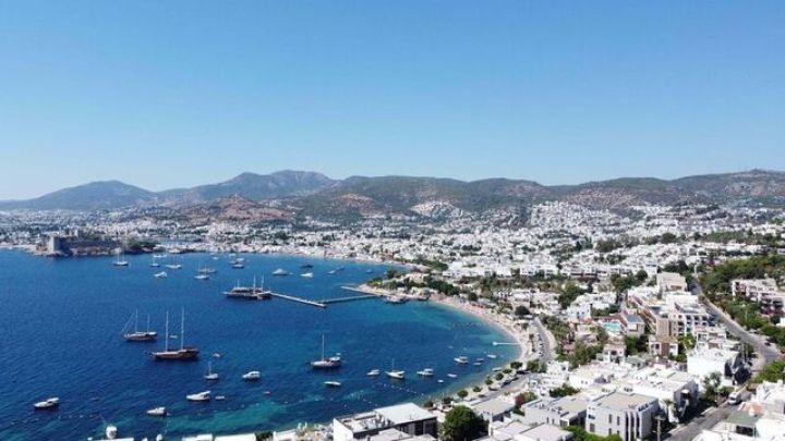 Türkiyəyə səfər edən turistlərin sayı azalıb
