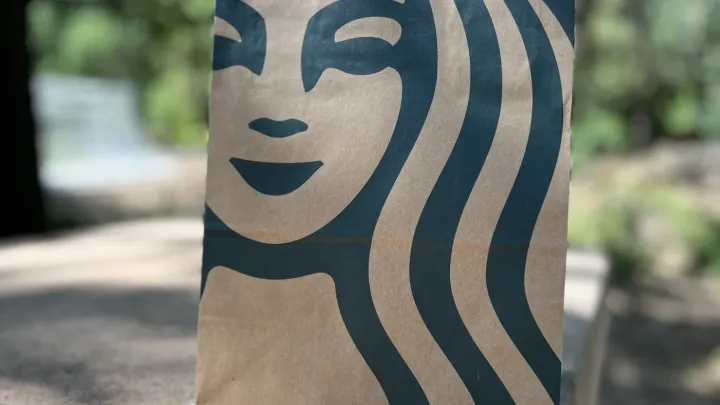 Starbucks üçün qəhvə çatdırılması xidməti artıq 1 milyard dollarlıq biznesə çevrilib