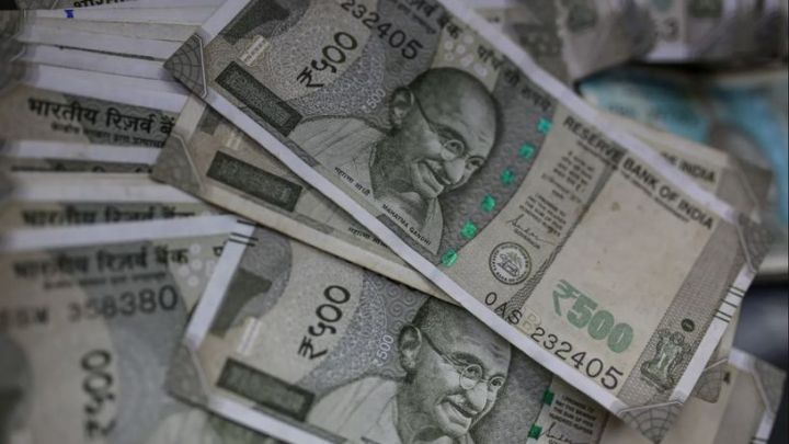Hindistan rupisi dollar qarşısında tarixi minimuma düşüb