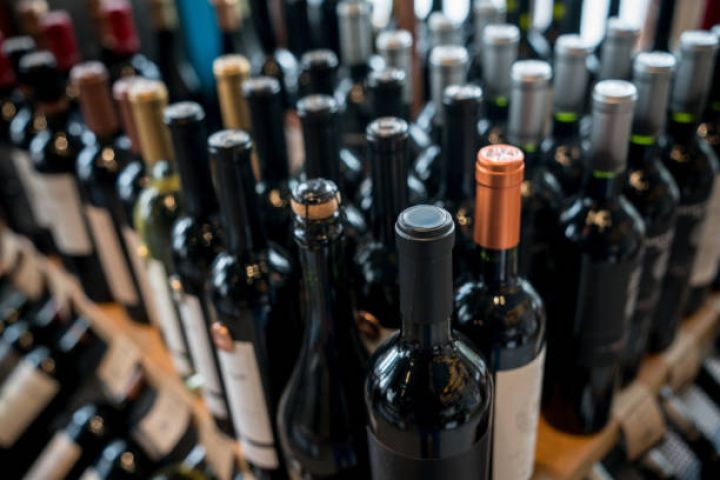 İqtisadiyyat Nazirliyi alkoqollu içkilərin pərakəndə satışına dair minimum qiymətləri müəyyən edəcək