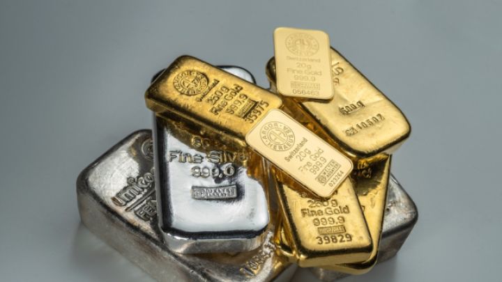 Qızıl və gümüş, investorların geosiyasi risklərdən qorunmaq üçün qiymətli metallara yönəlməsi fonunda bahalaşıb