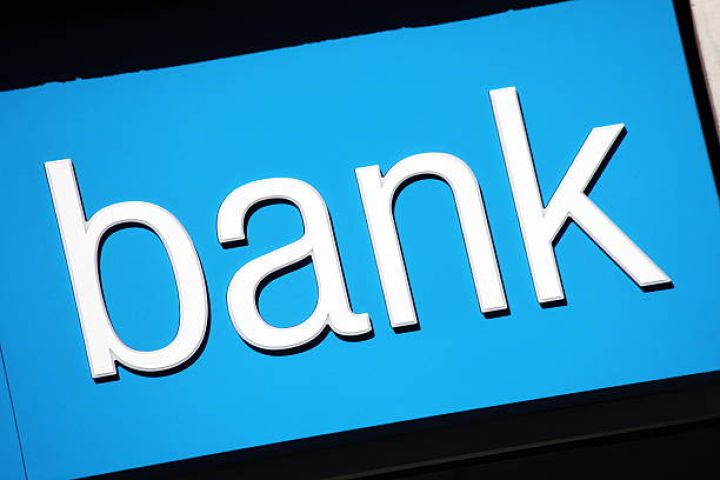 Ötən il 3 bankın kredit portfeli azalıb - RENKİNQ